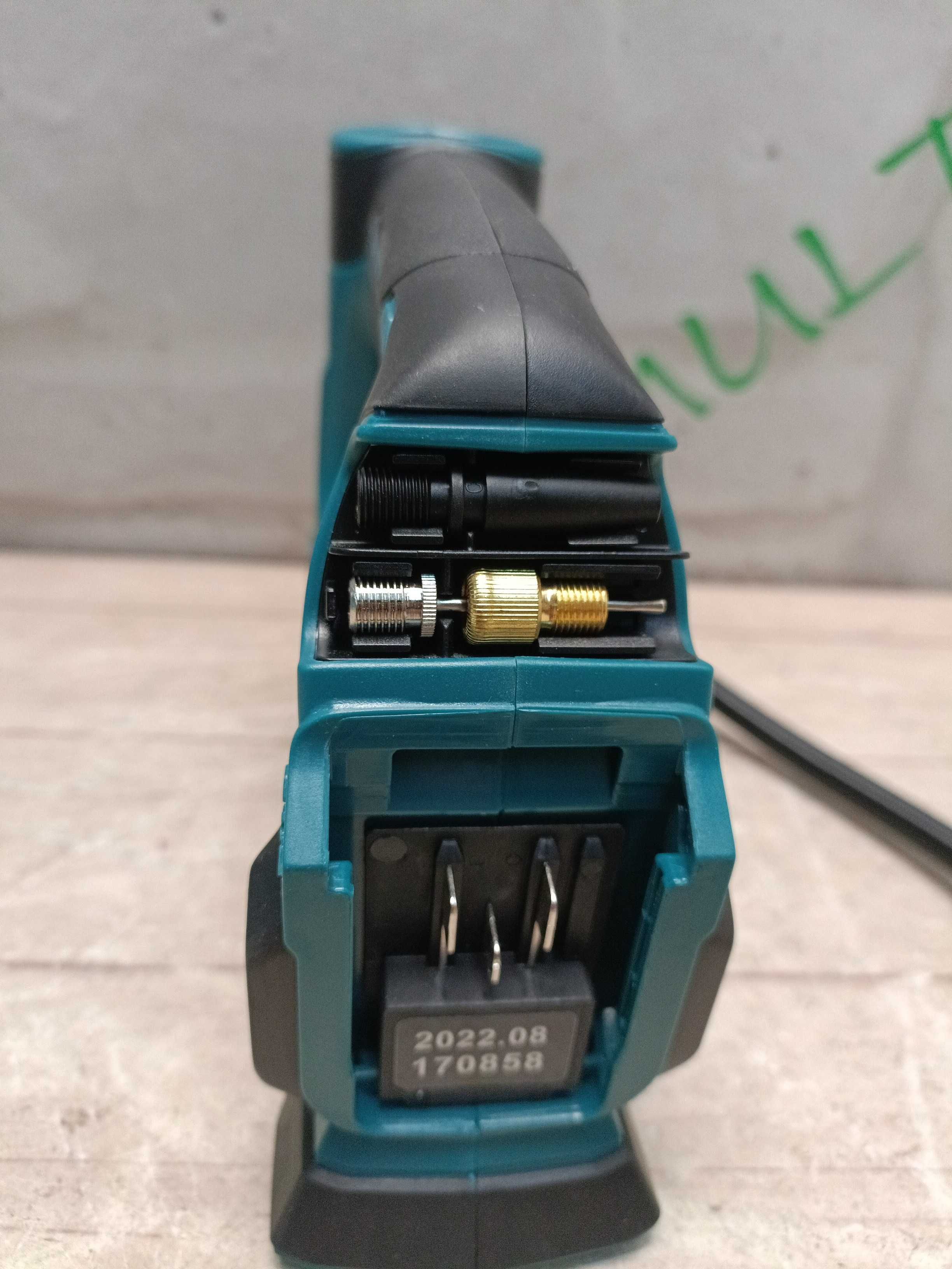 Makita MP100D акумуляторний насос компресор, 12В CXT