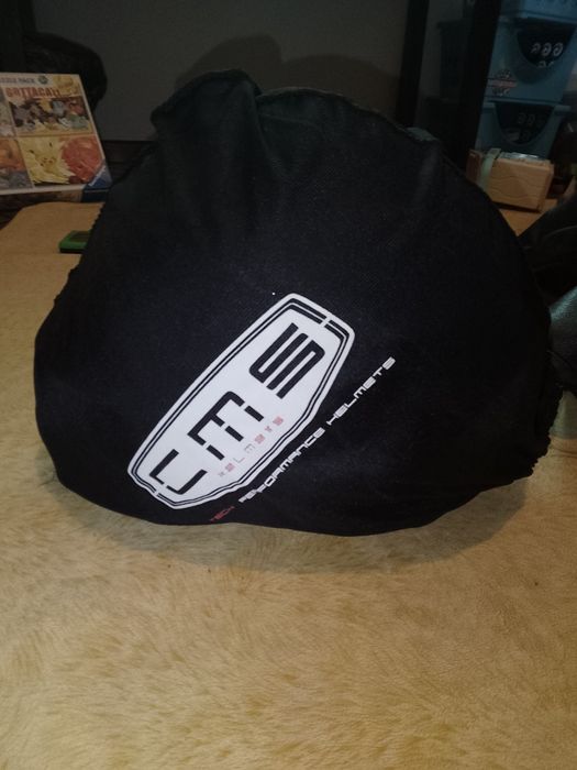 Capacete CMS rigorosamente novo