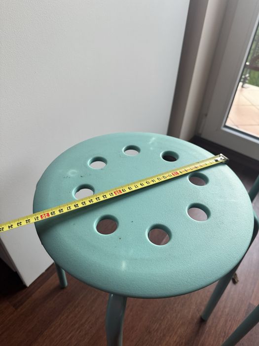 2 metalowe taborety Ikea w kolorze miętowym – stabilne, jak nowe