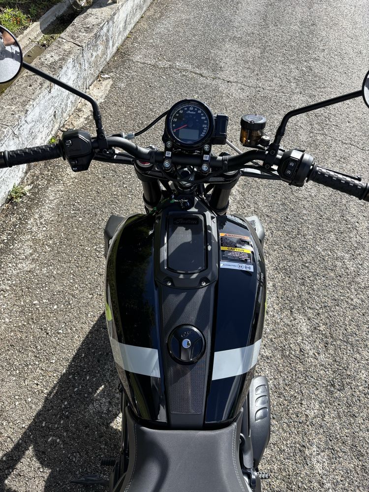 Indian FTR 1200 - com 700km