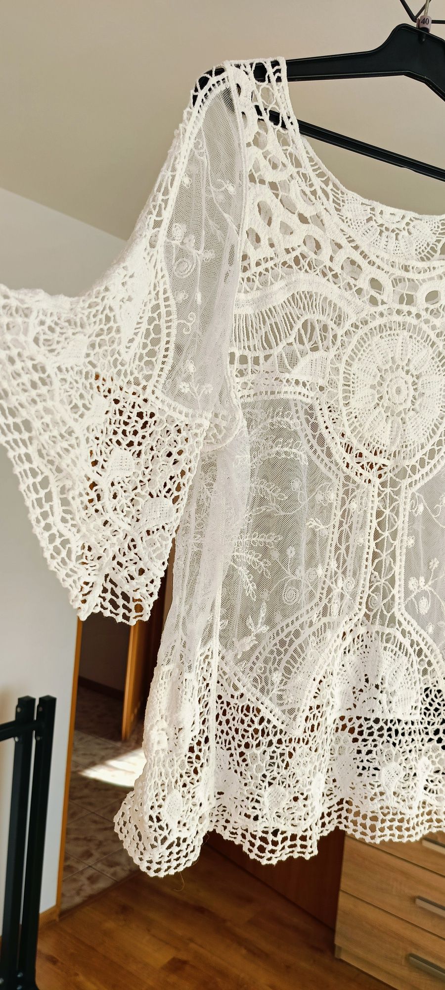 Biała bluzka boho, letnia bluzka boho z koronki, plażowa narzutka