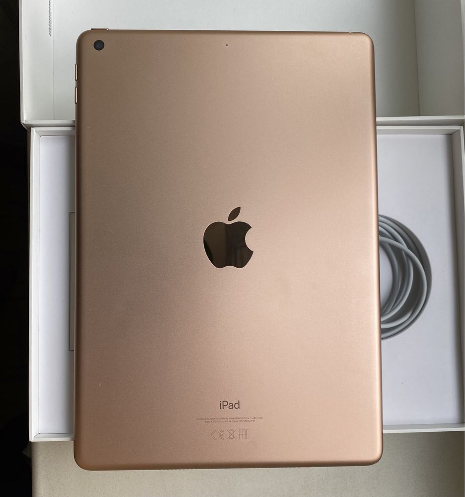 Продам iPad 7 поколения идеальный