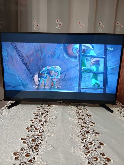 Telewizor LED UE32T4002AKXXH z wbudowanym tunerem DVB-T2