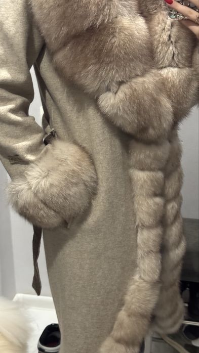 Пальто с мехом песец