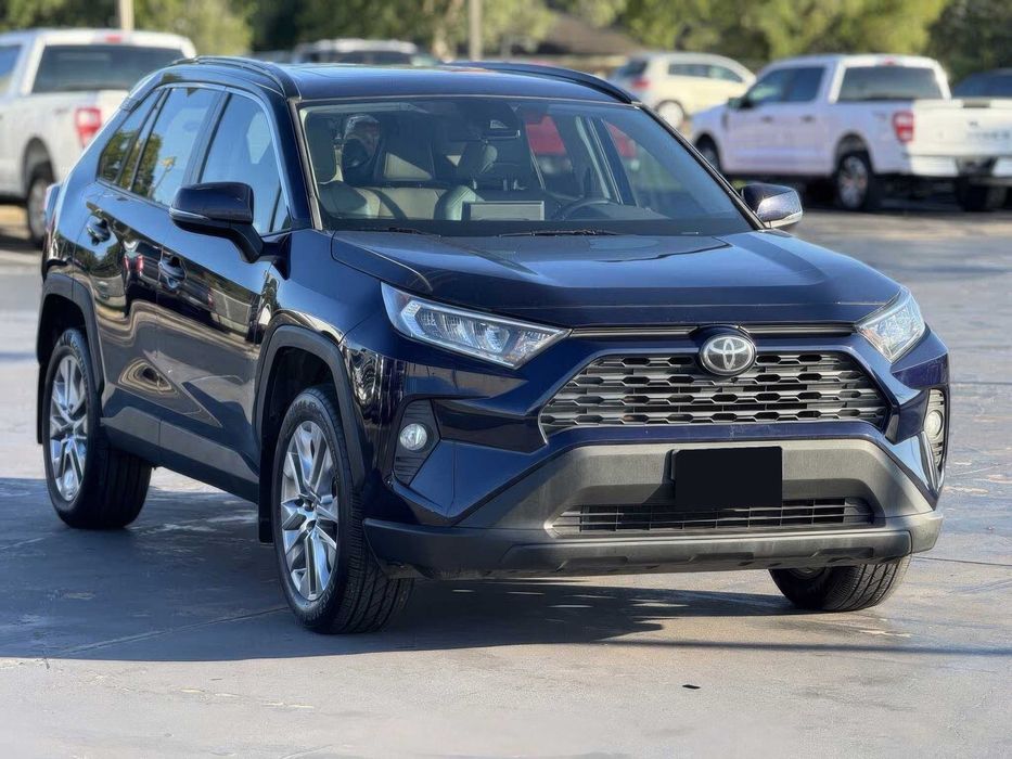 Toyota RAV4 XLE Premium      2021