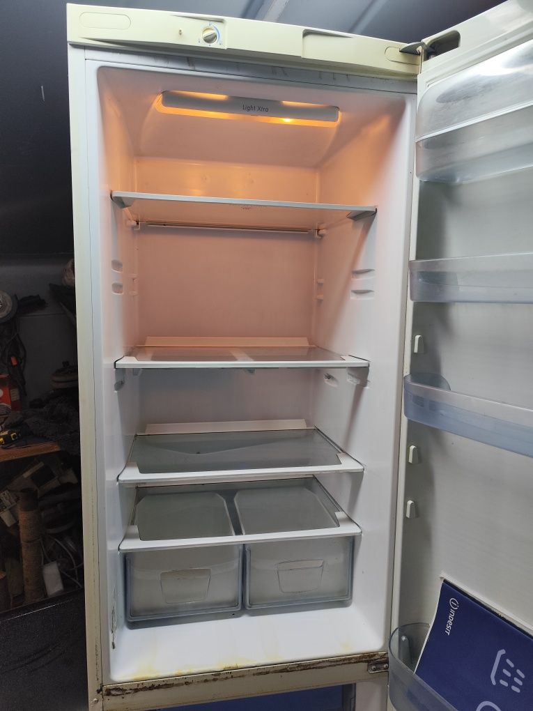 Продам холодильник