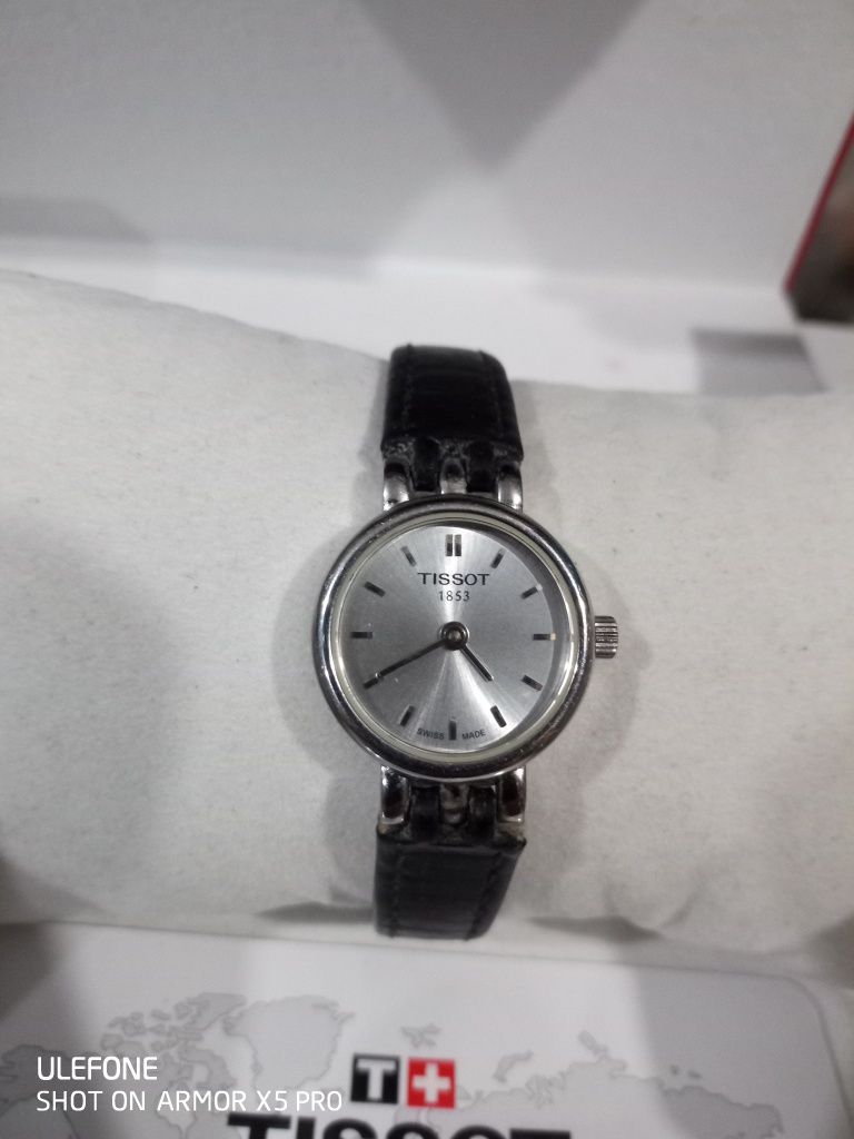 Женские часы Tissot Lovely