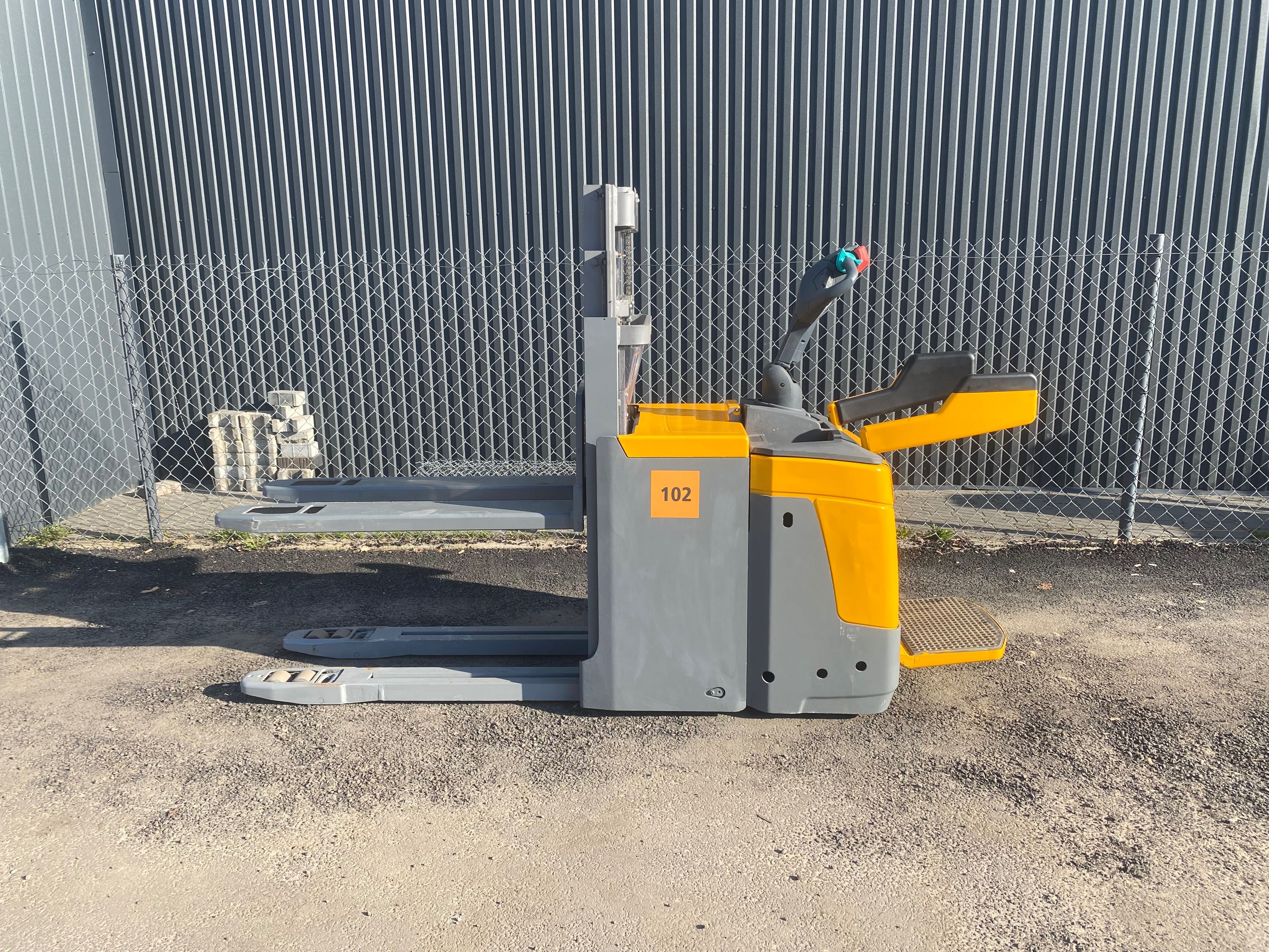 Jungheinrich ERD 220 wózek elektryczny 2000kg podest paletowy unoszący