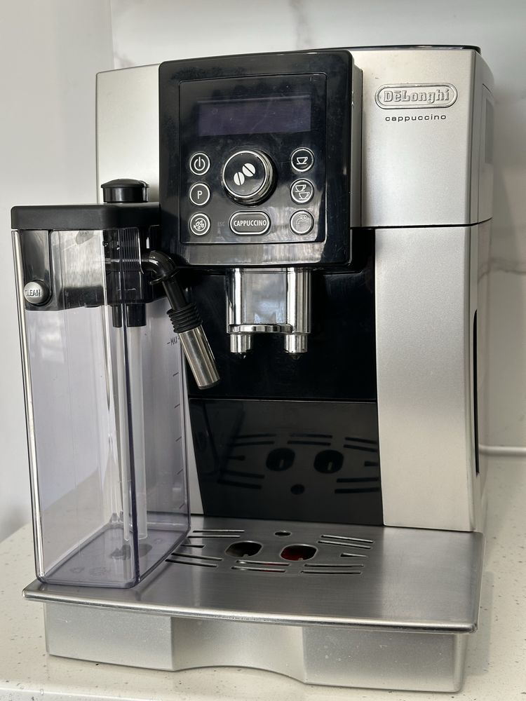 Кавомашина, кавомолка, капучинатор Delonghi