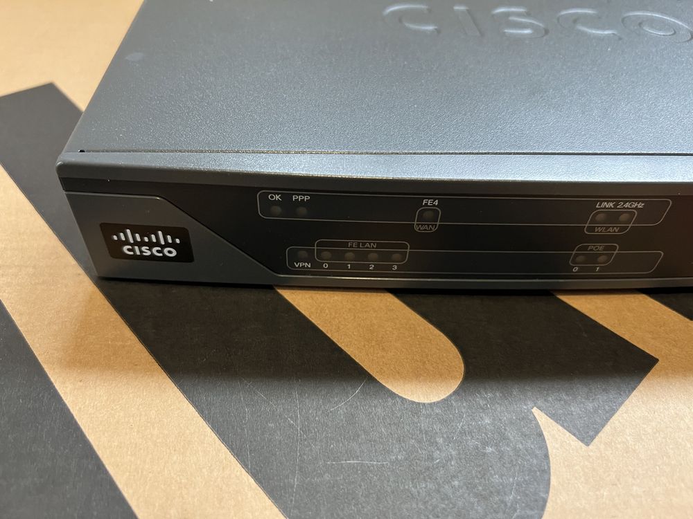 Router Cisco 800 series 881