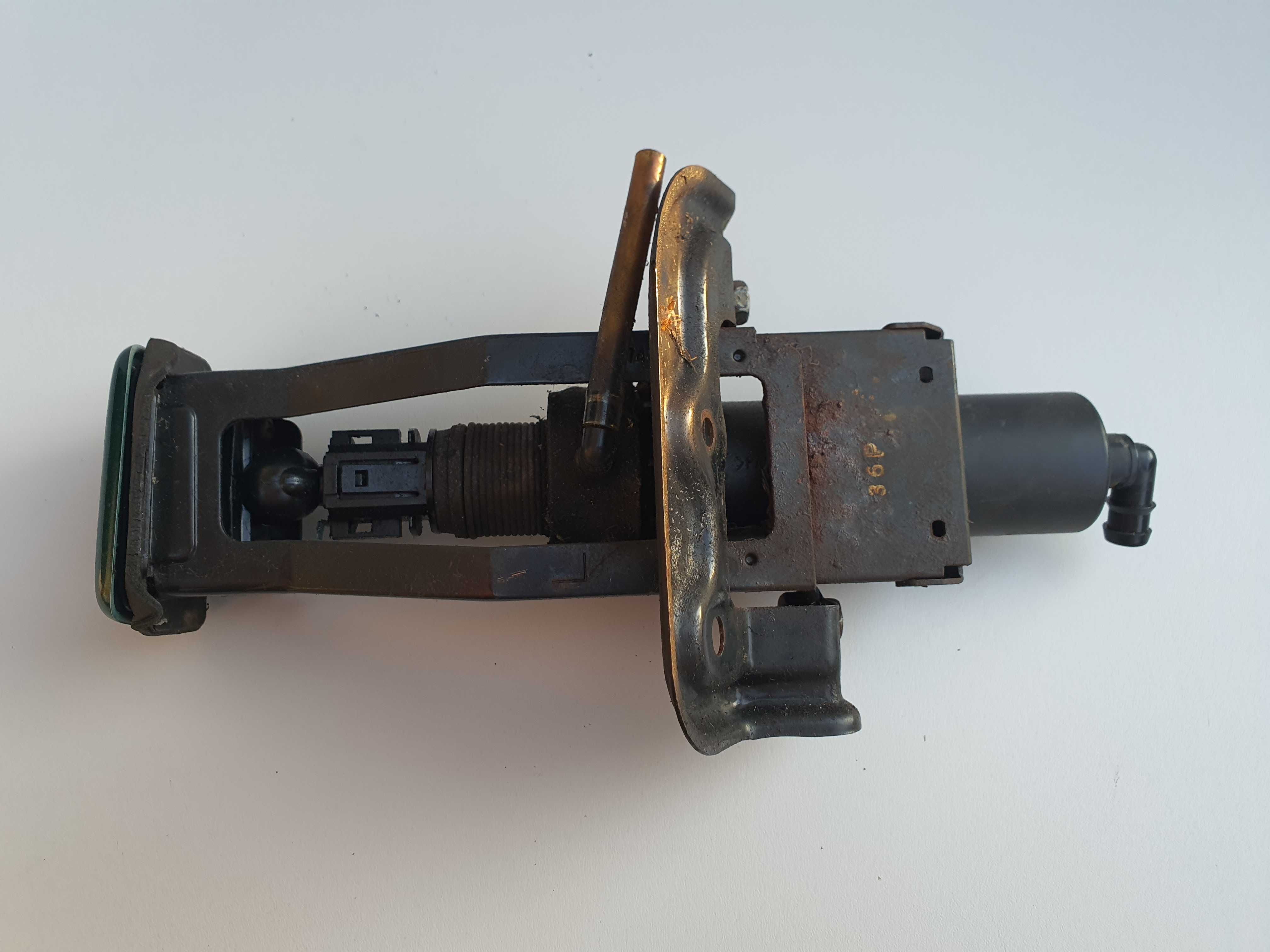 LEXUS IS200 IS300 spryskiwacz lampy lewy kombi sportcross 99-05