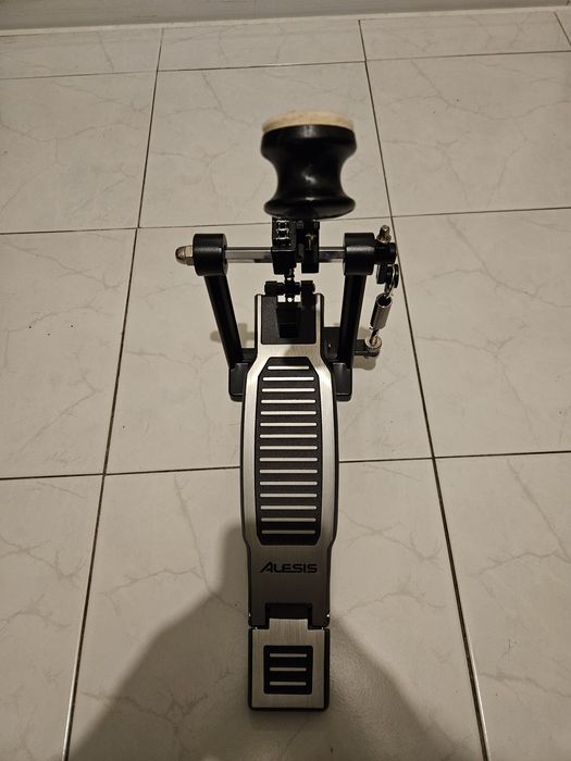 Pedal para bateria Alesis