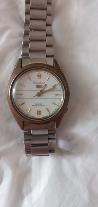 Кварцевые часы мужские и женские.