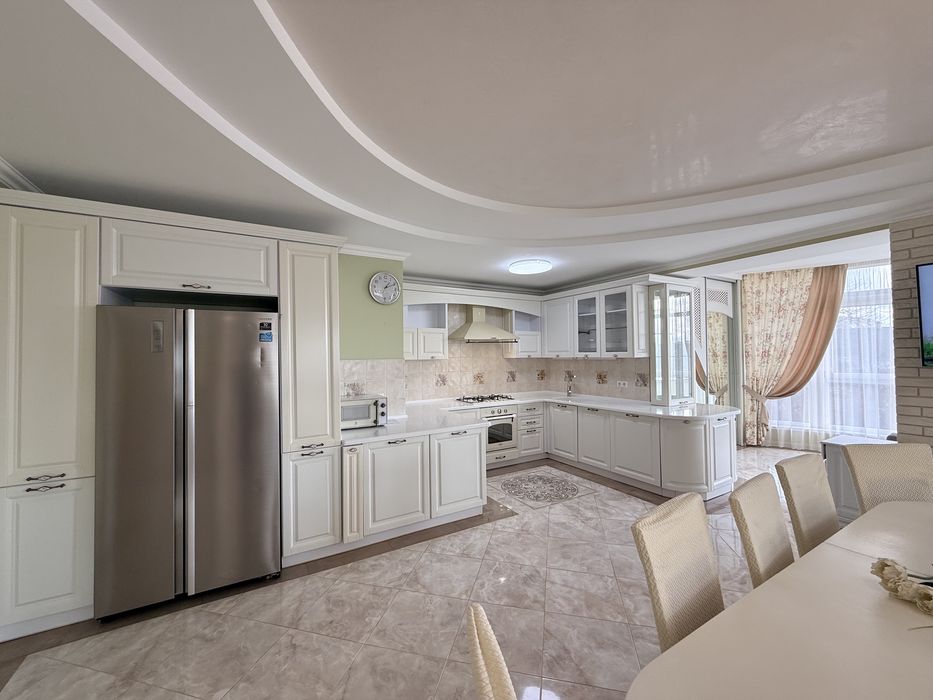 Велика 3к-Квартира з Авторським ремонтом у Калиновій Слободі.