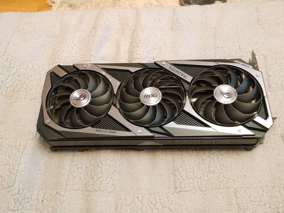 Видеокарта RX 6700 XT Rog Strix 12G, в идеале, почти новая