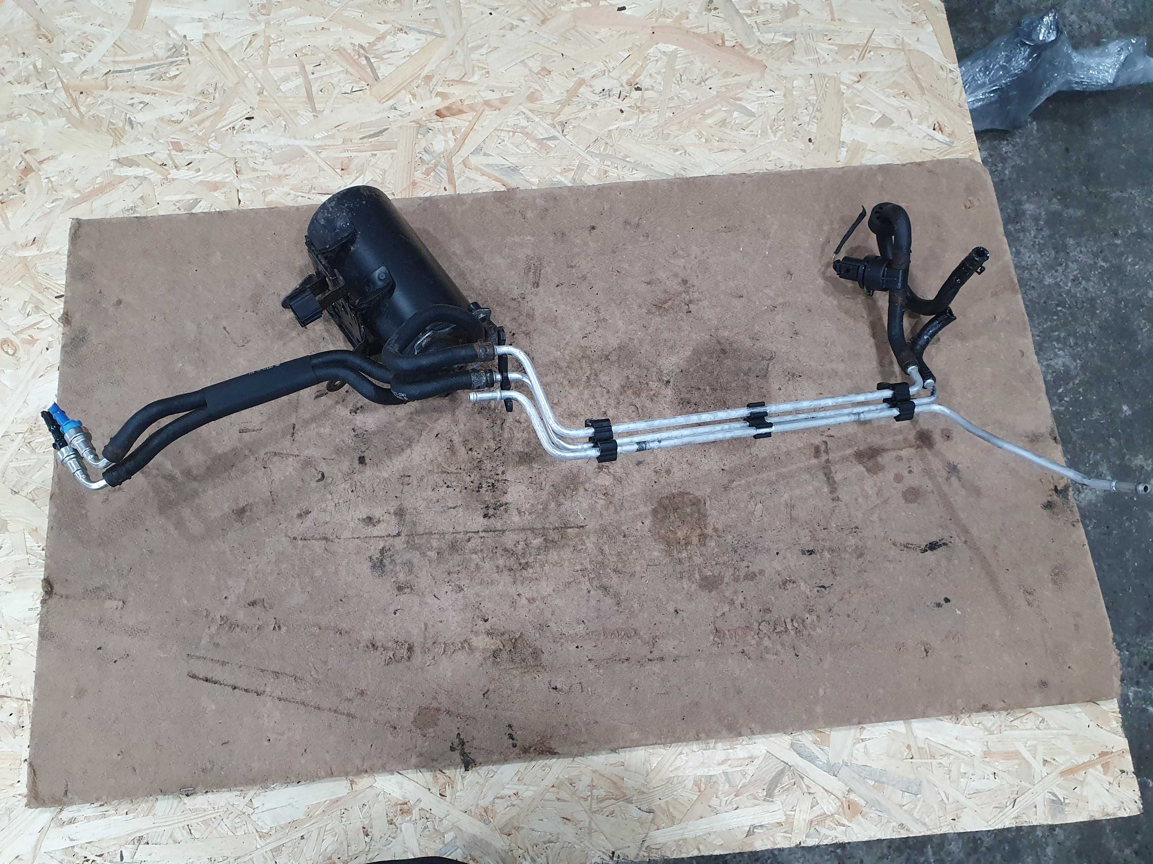Obudowa filtra paliwa rurka wąż przewód Seat Leon w II 2.0 tdi BKD