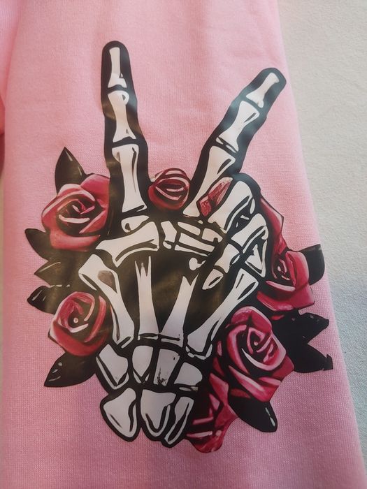 Bluza ocieplana kangur  różowa czaszka alternative goth anime Shein