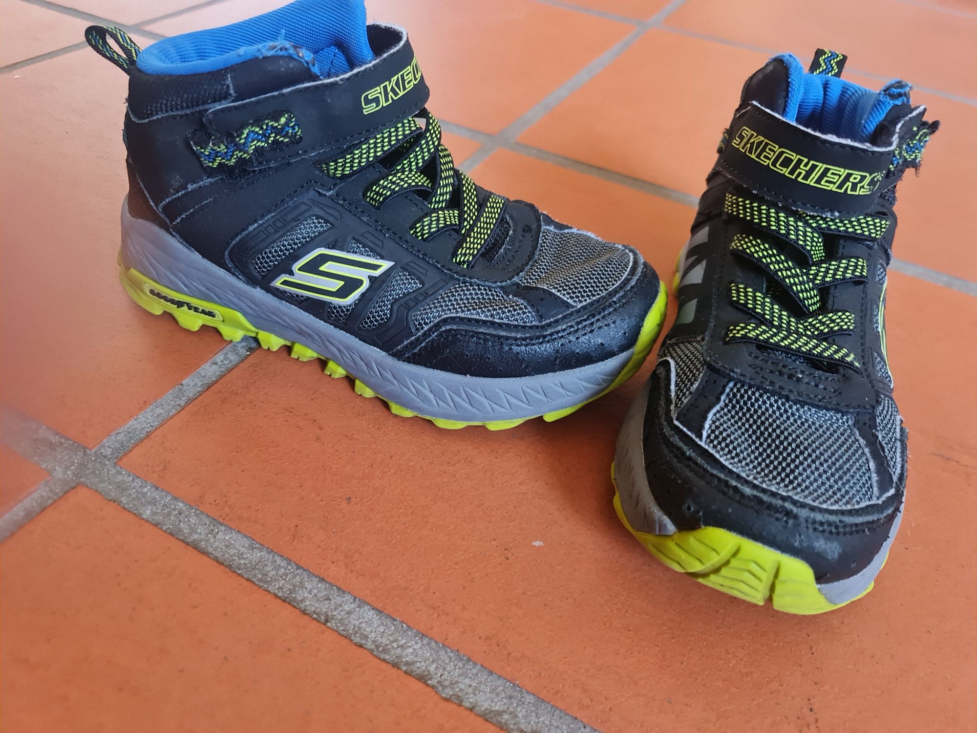 Botas e sapatilhas skechers