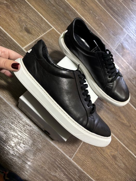 Кеди ,кросівки жіночі шкіряні Estro  40 розмір