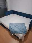 Sofá cama veludo azul