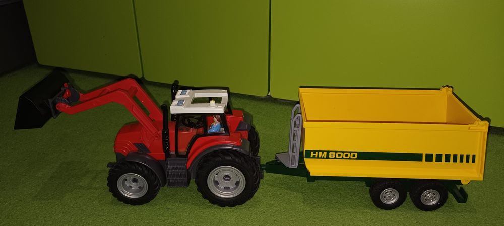 Duży traktor z przyczepą i ziarnem playmobil 70131 country