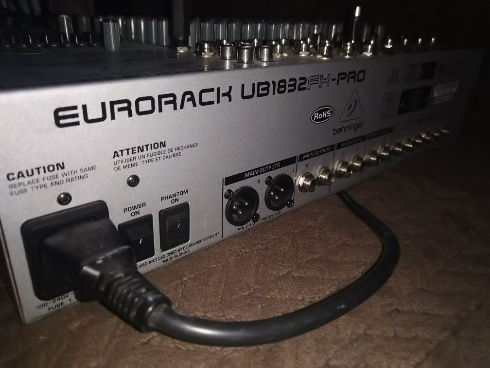 Mixer eurorack ub1832fx-pro