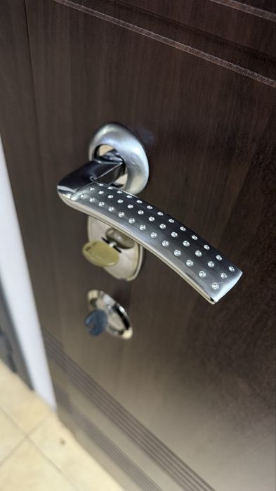 Вхідні двері в дубинок/квартиру REDFORT