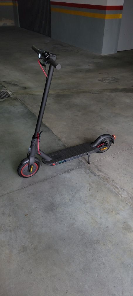 Trotinete Xiaomi Pro2 - Única + Acessórios Novos!