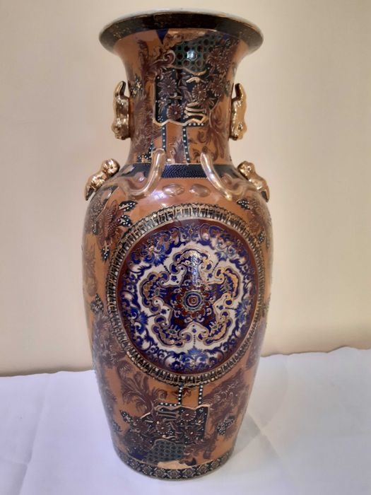 Vasos e Pratos  Orientais Porcelana Sat-Suma Motivos  Pintados a Ouro