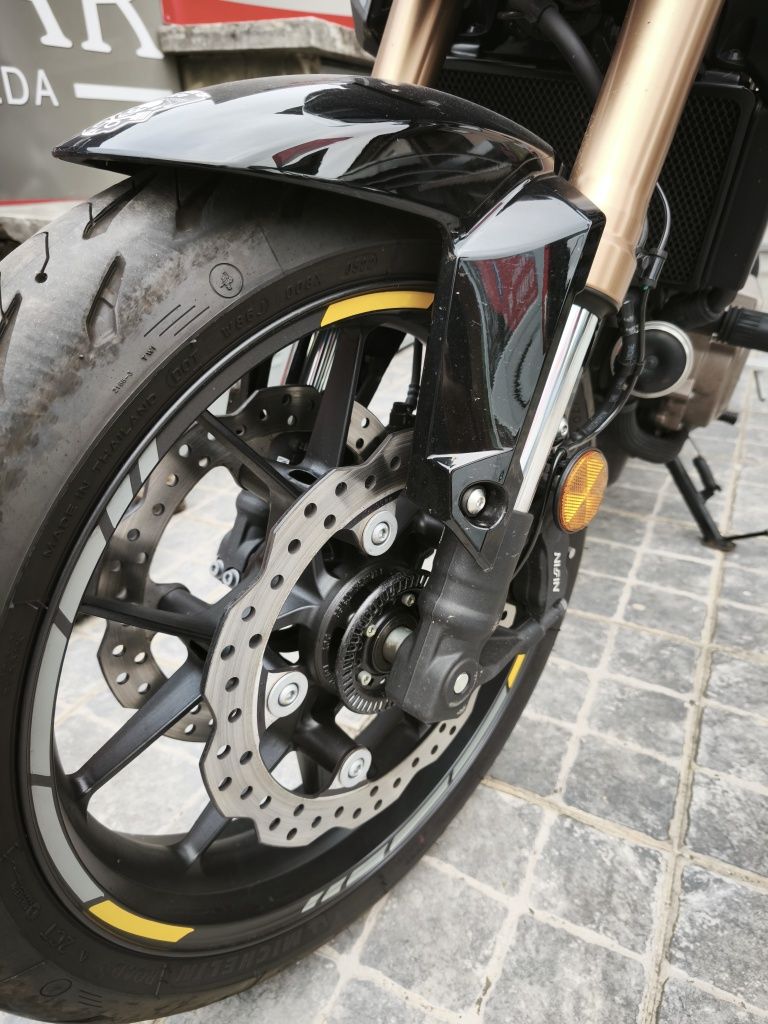 Honda modelo CB500F 2022