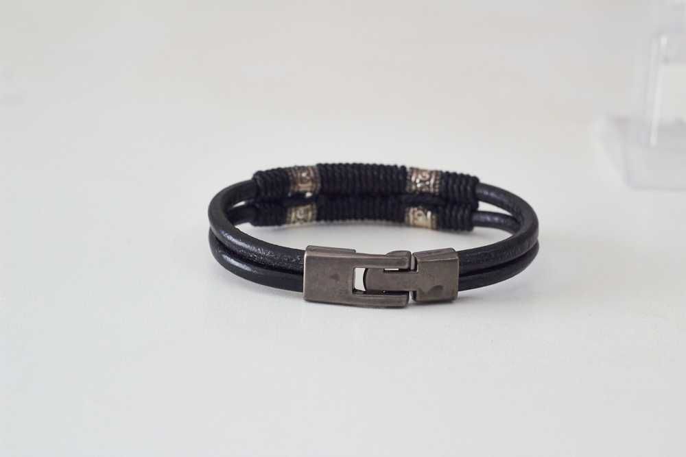 Pulseira para o pulso em pele – 21 centímetros de comprimento