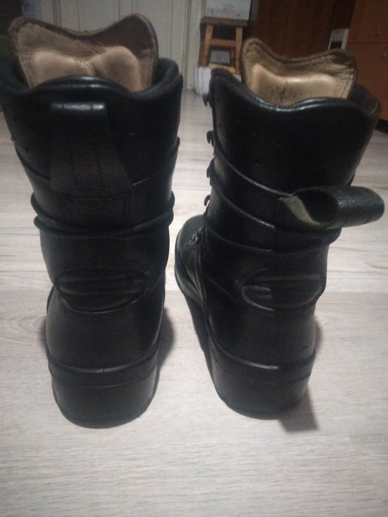 Продам берці бундес 38р.
