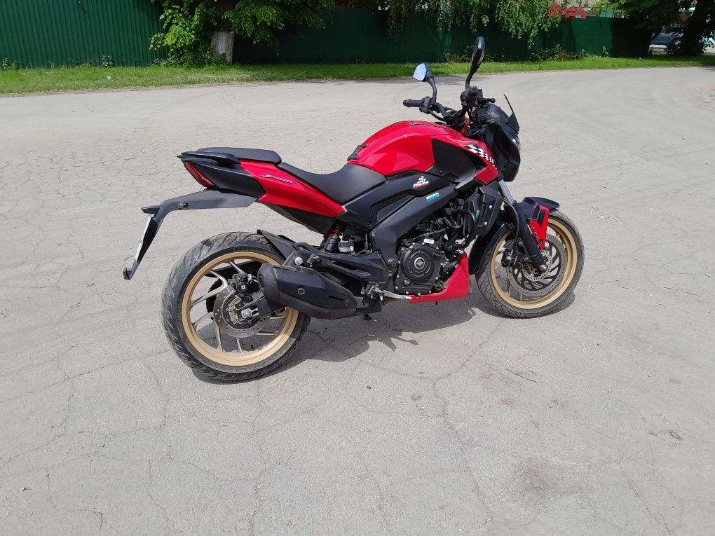 Мотоцикл Bajaj Dominar 400