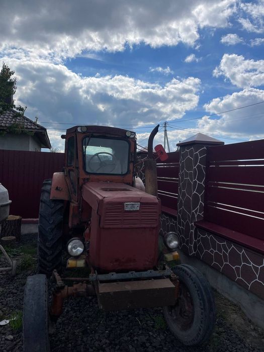Трактор Т-40 з всім інвентарем