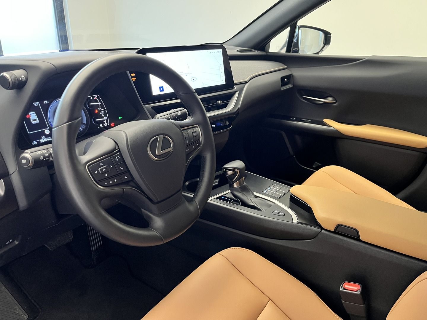 Lexus UX 250h F Sport Design, VAT23%, serwis ASO
