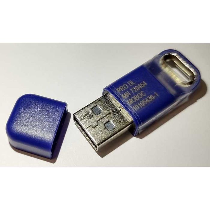 USB-накопитель с программным обеспечением SCM Maestro CNC.
