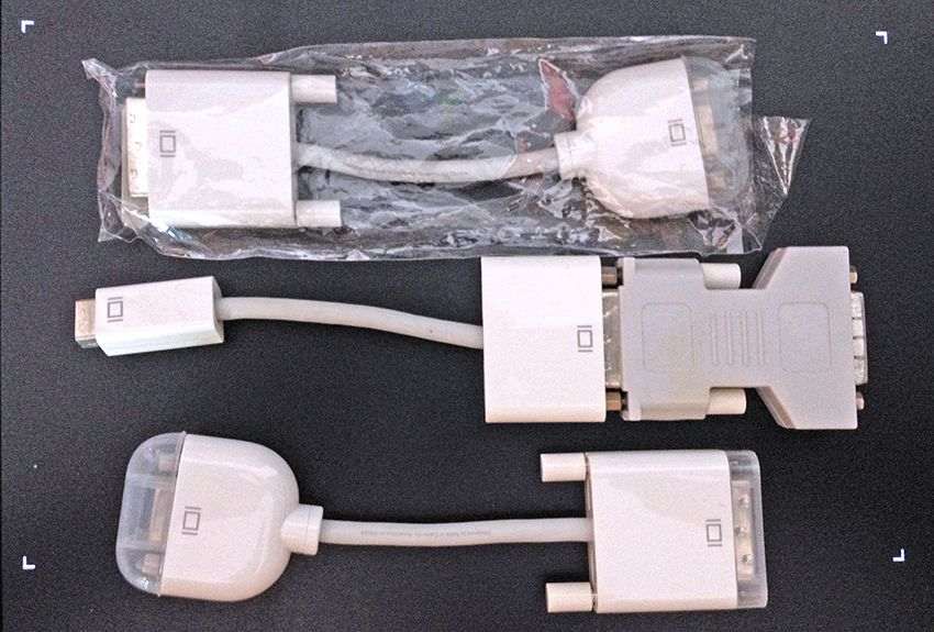 Adaptadores Apple originais e imaculados