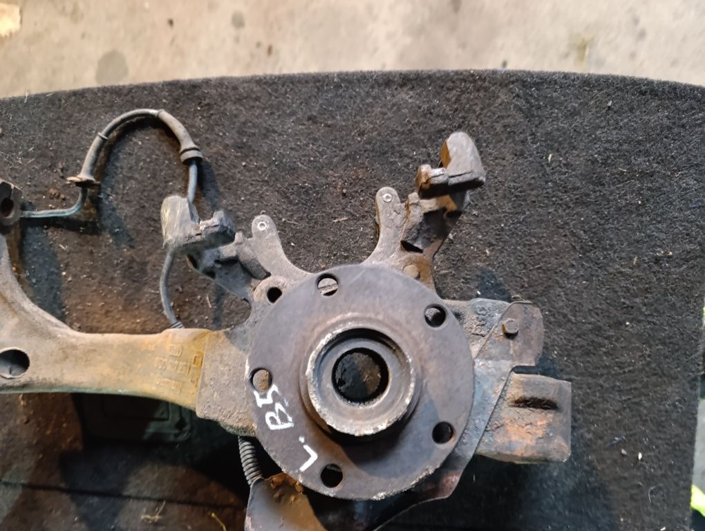 Zwrotnica piasta lewa zawieszenie audi A6 C5 a4 b5 volkswagen passat B