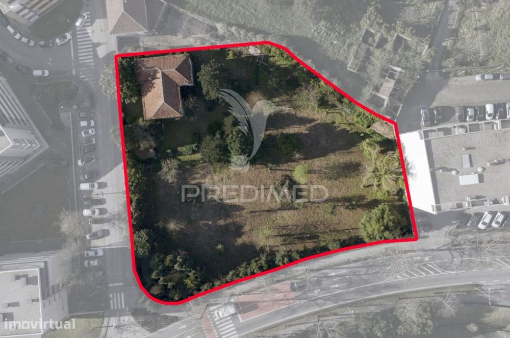 Terreno com 4614 M2 para construção no centro de Guimarães