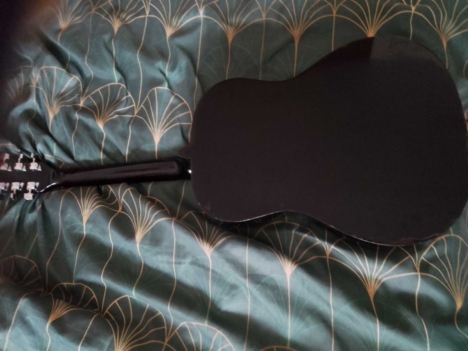 Gitara akustyczna z pokrowcem