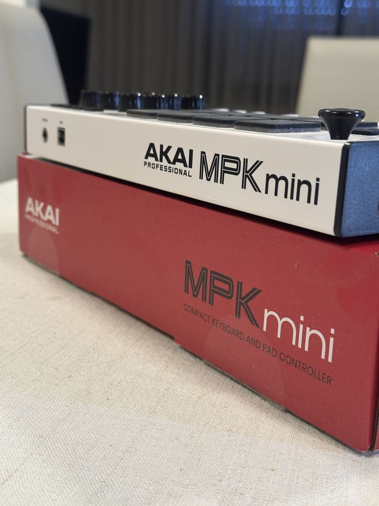 AKAI MPK Mini - Edição Especial Branca