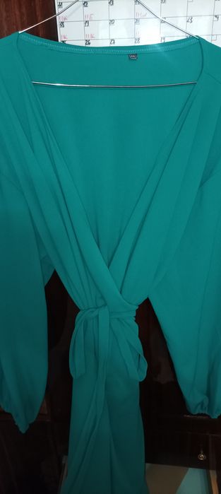 Платье б/у зеленое тяжёлый шелк, теплое