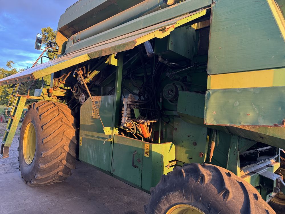 Комбайн John Deere 2066 зернозбиральний комбайн