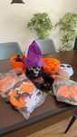 Kit completo de Halloween com baldes, decorações e máscara