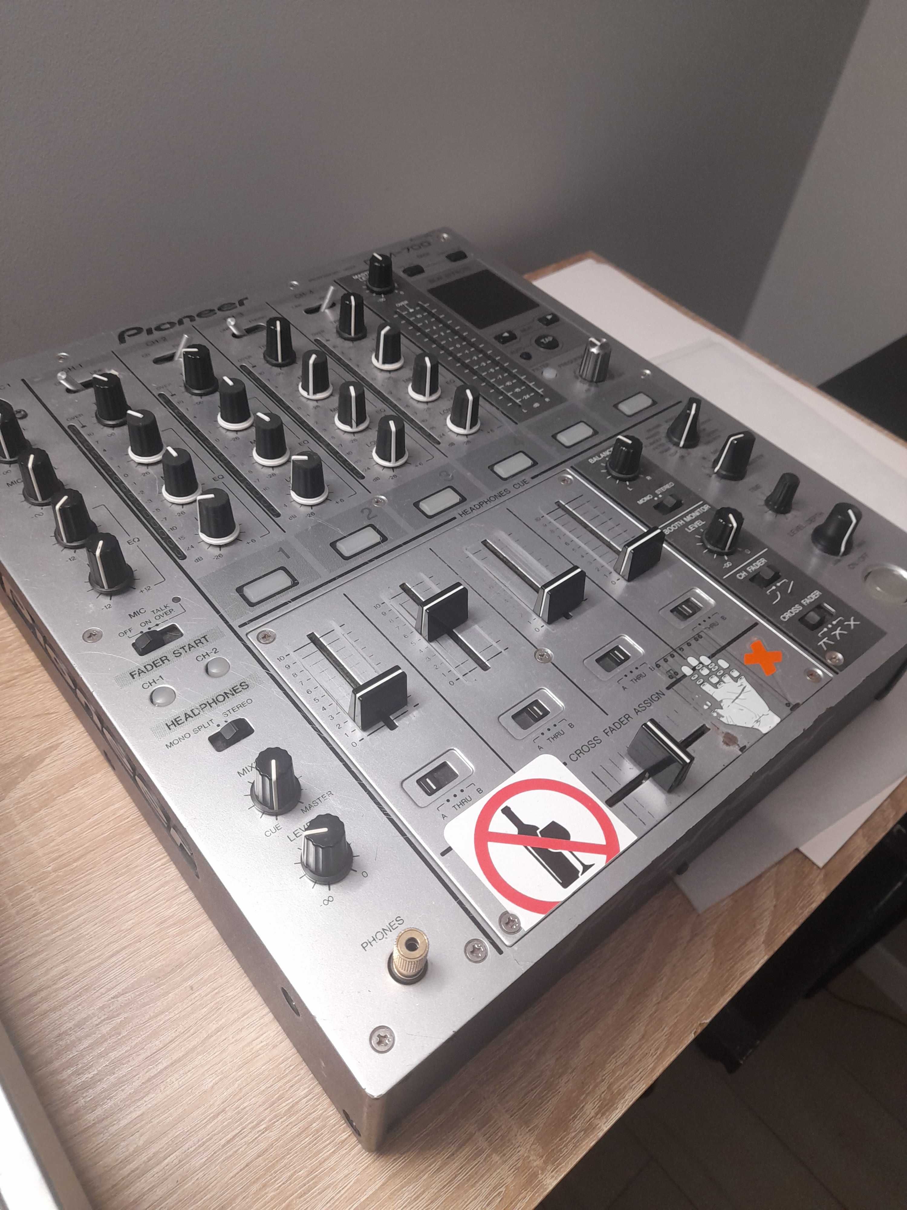Mikser Pioneer DJM 700 uszkodzony trzeci kanał
