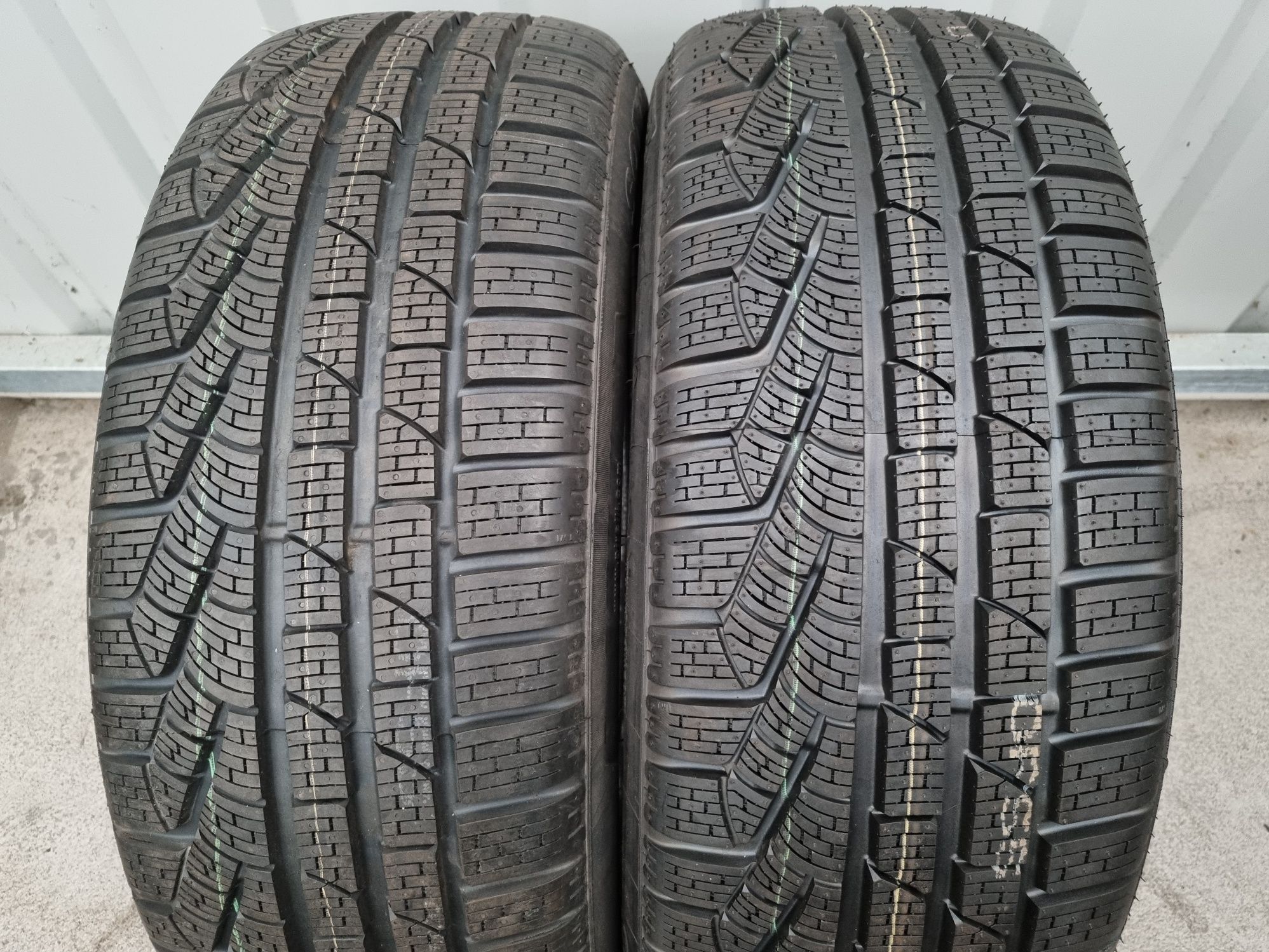 NOWE Opony Zimowe 235/50/19 Pirelli 1000zł/2szt.