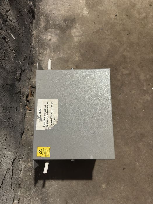 Однофазний ізолюючий трансформатор