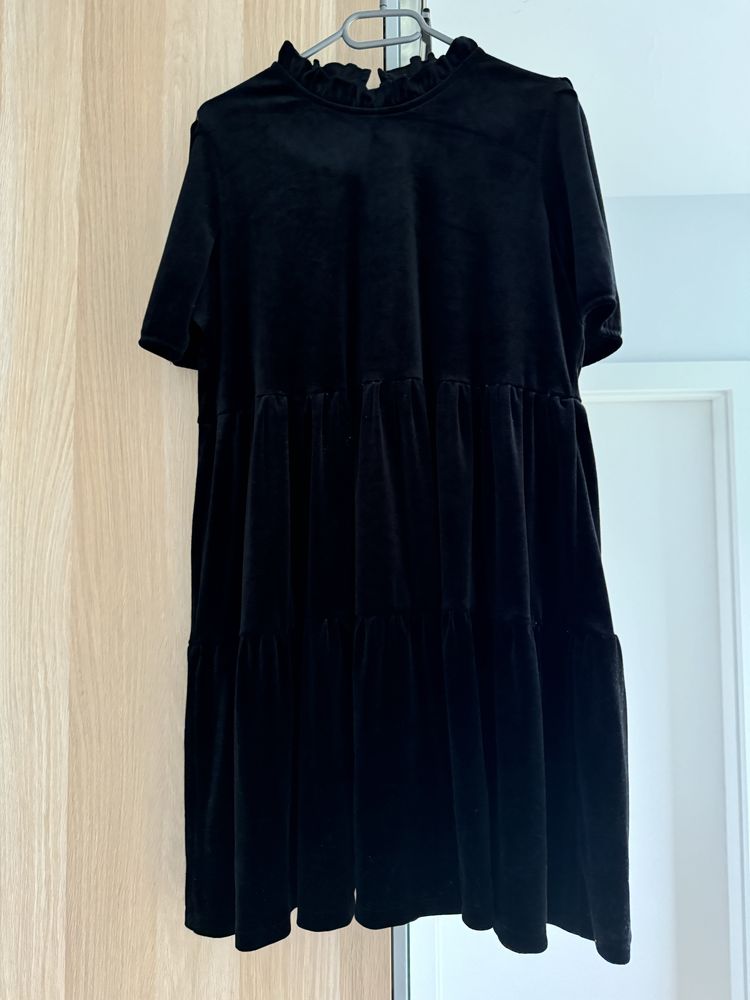 Czarna sukienka welurowa Sinsay XL