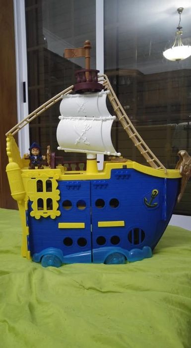 Barco Colossus de Jake e os piratas