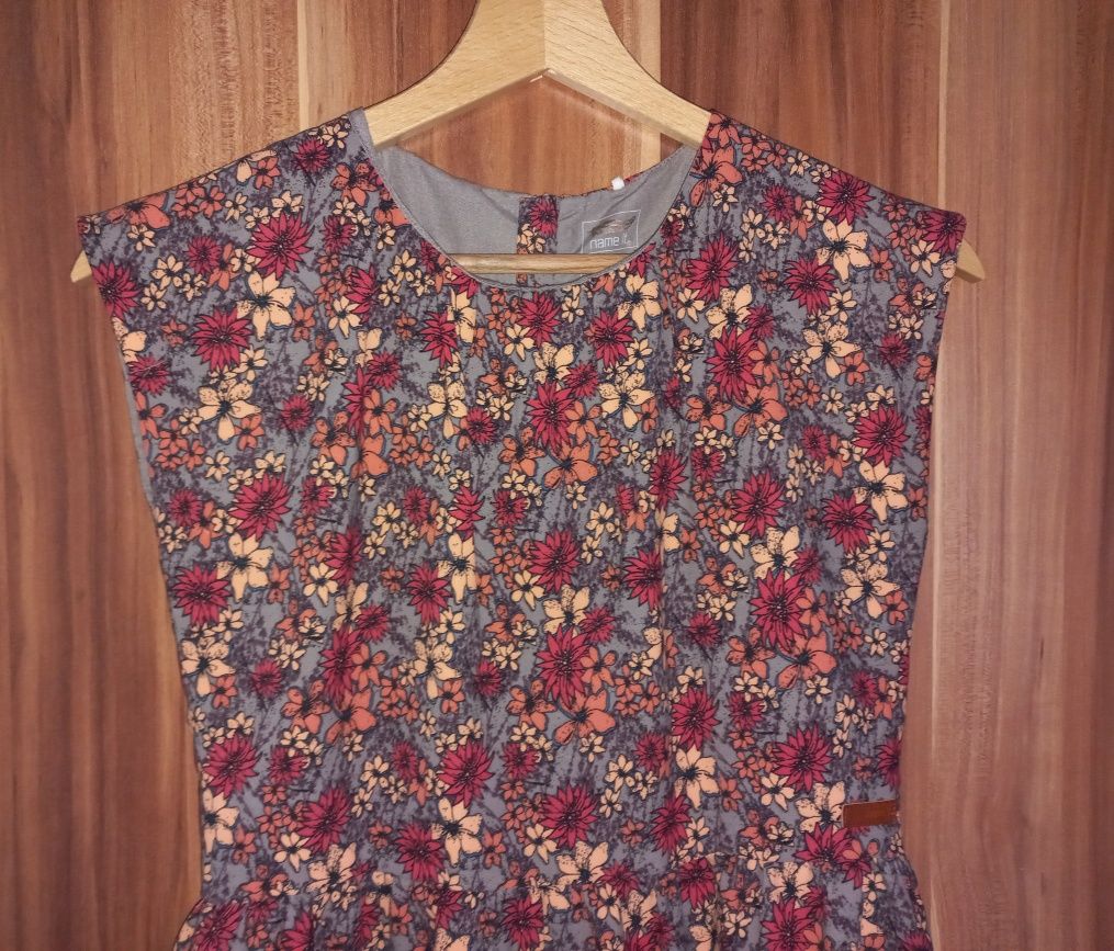 Name It sukeinka w kwiatki r.140cm